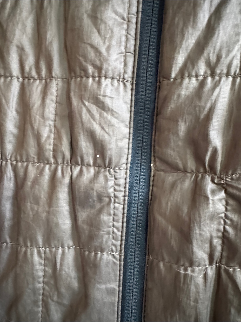 Patagonia Men’s Nano Puff Down Jacket in Olive Green, size M - Picture 6 of 7